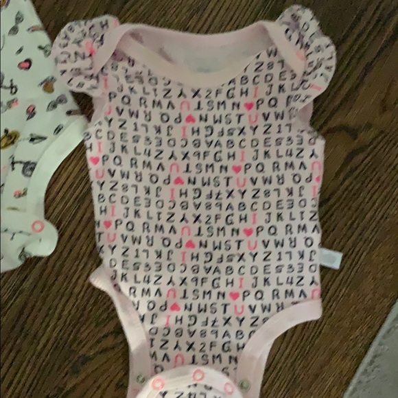 Rosie Pope flutter sleeve onsies 3-6 months - Picture 5 of 6